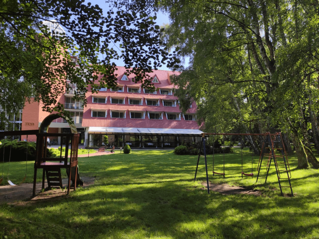 Отель Русь Светлогорск. Вид из парка